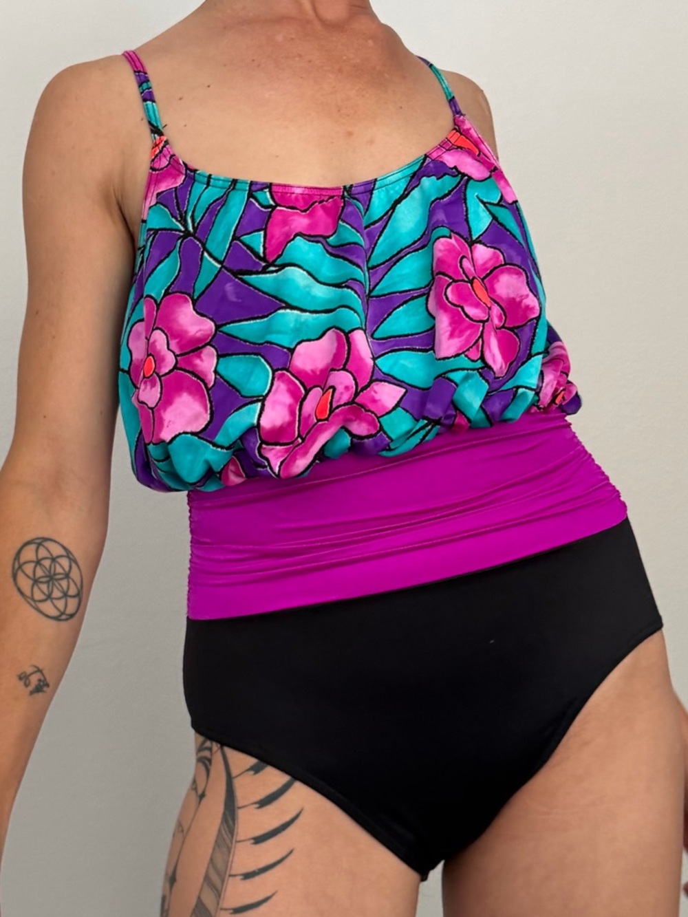VINTAGE Canadian Women’s Floral Blouson One-Piece Swimsuit in Fuchsia and Black